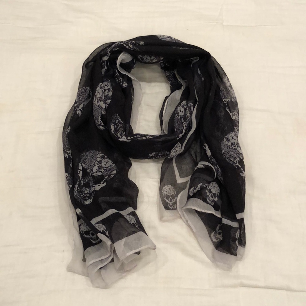 Skull scarf